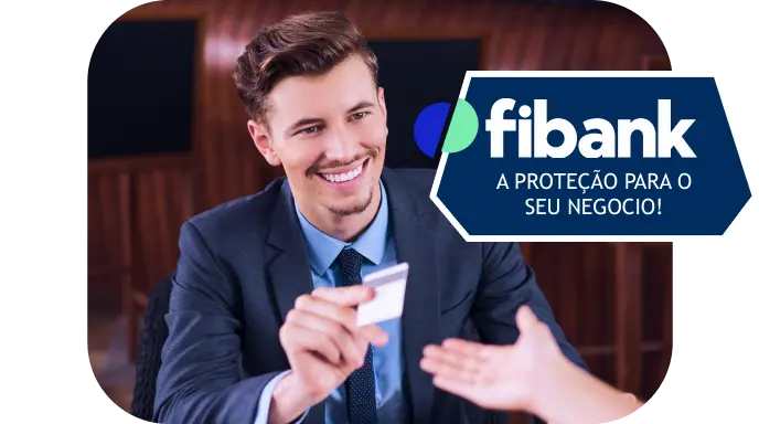 Pessoa entregando cartão da conta digital Fibank "A proteção para o seu negocio".